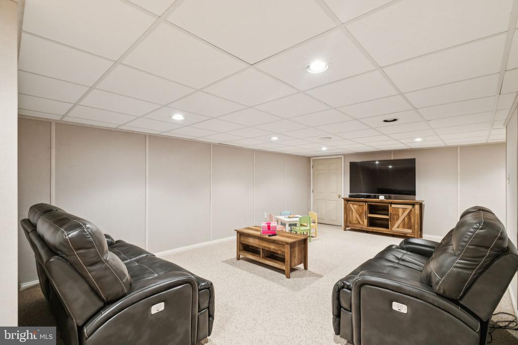 11 RIDGEVIEW COURT