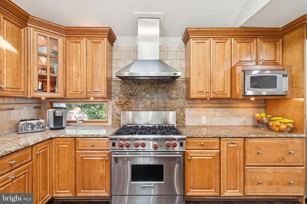 11 RIDGEVIEW COURT