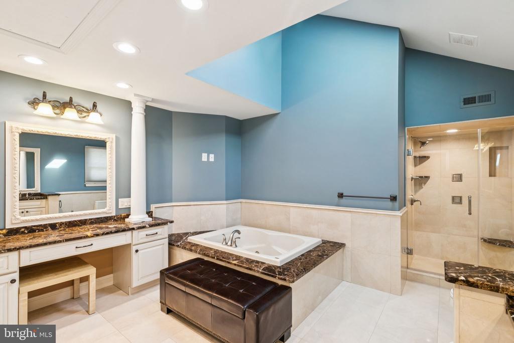 11 RIDGEVIEW COURT
