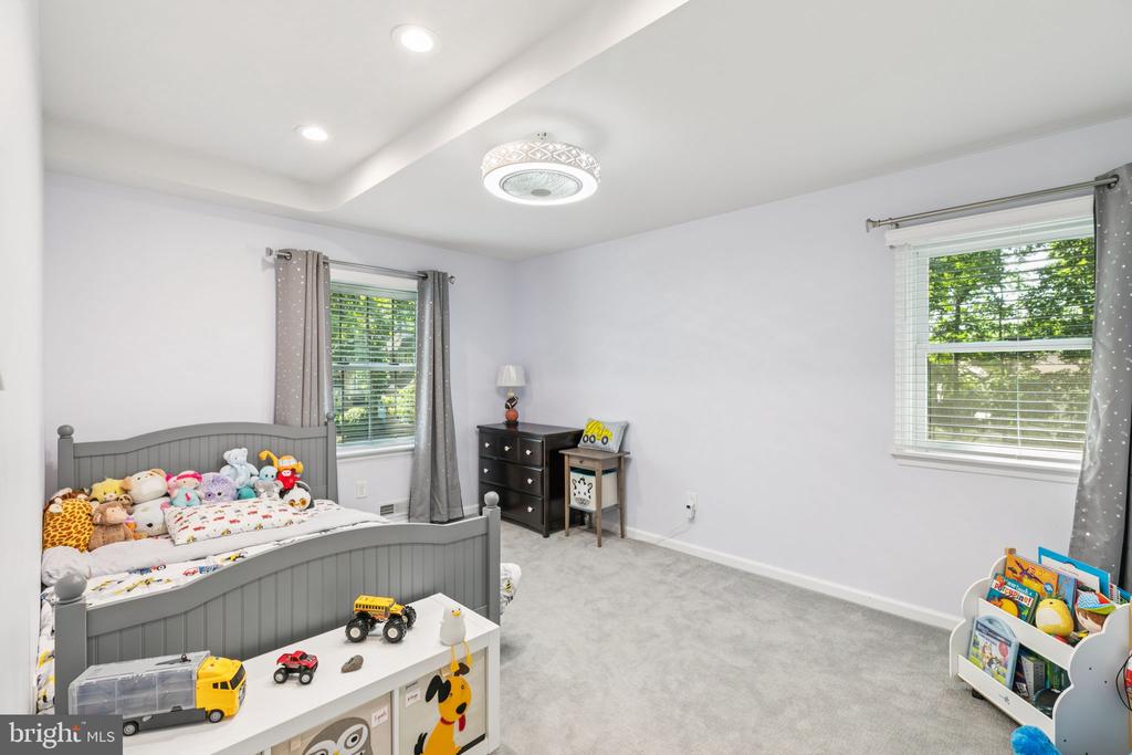 11 RIDGEVIEW COURT