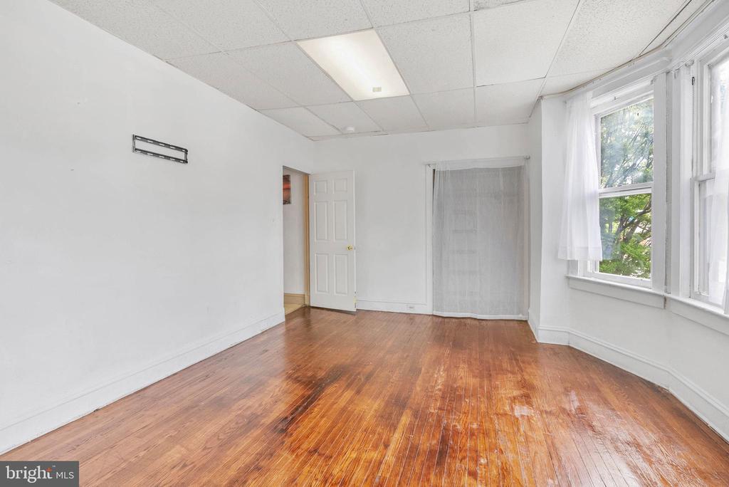 522 MONMOUTH STREET 2