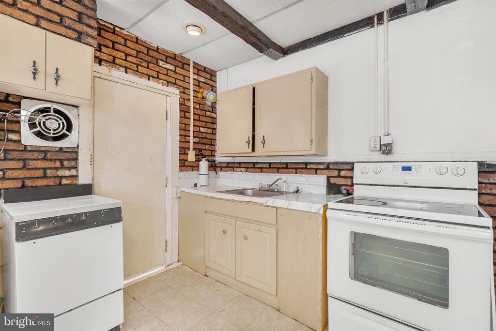 522 MONMOUTH STREET 2