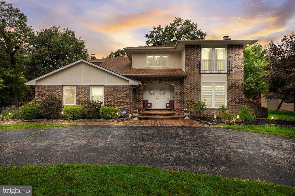 1112 BUTTONWOOD DRIVE