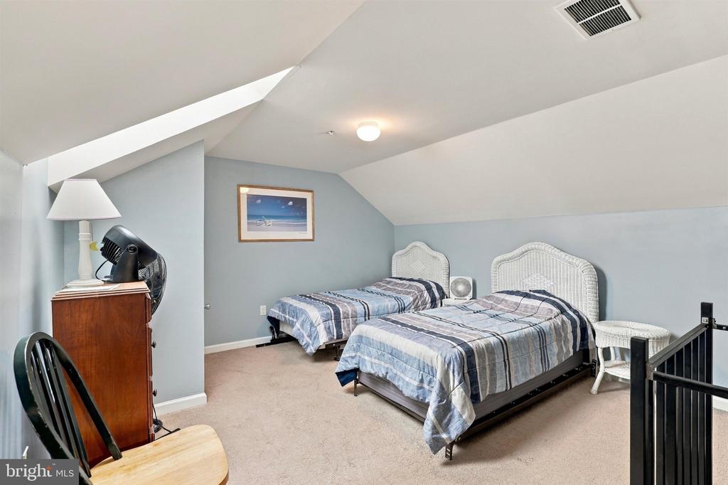 116 E 17TH AVENUE Unit: 301