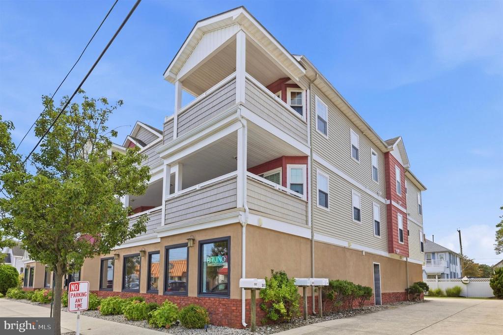 116 E 17TH AVENUE Unit: 301