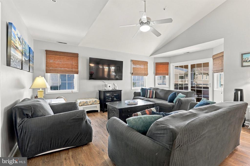 116 E 17TH AVENUE Unit: 301