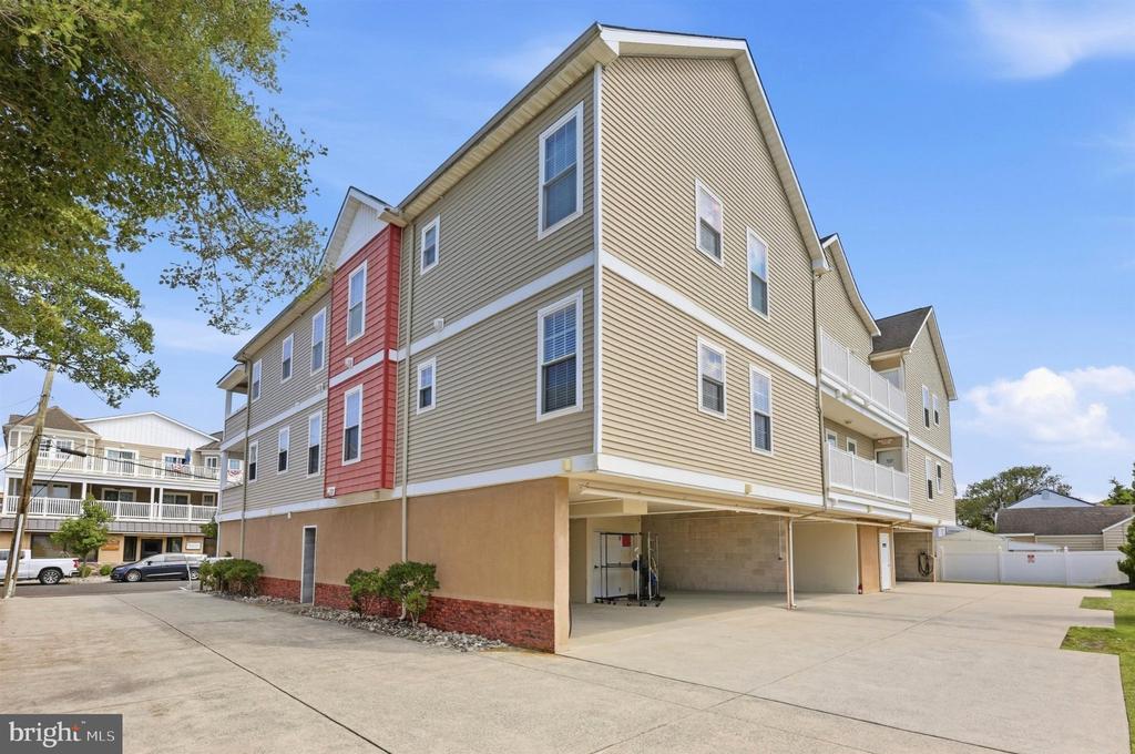 116 E 17TH AVENUE Unit: 301
