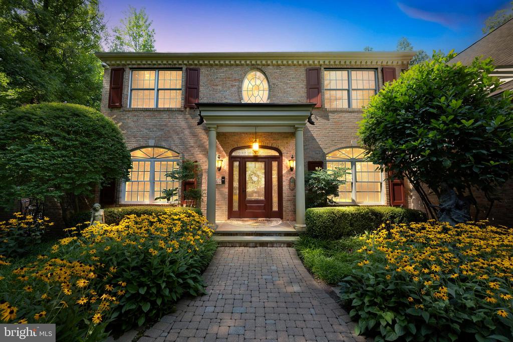 9 CLIFF COURT