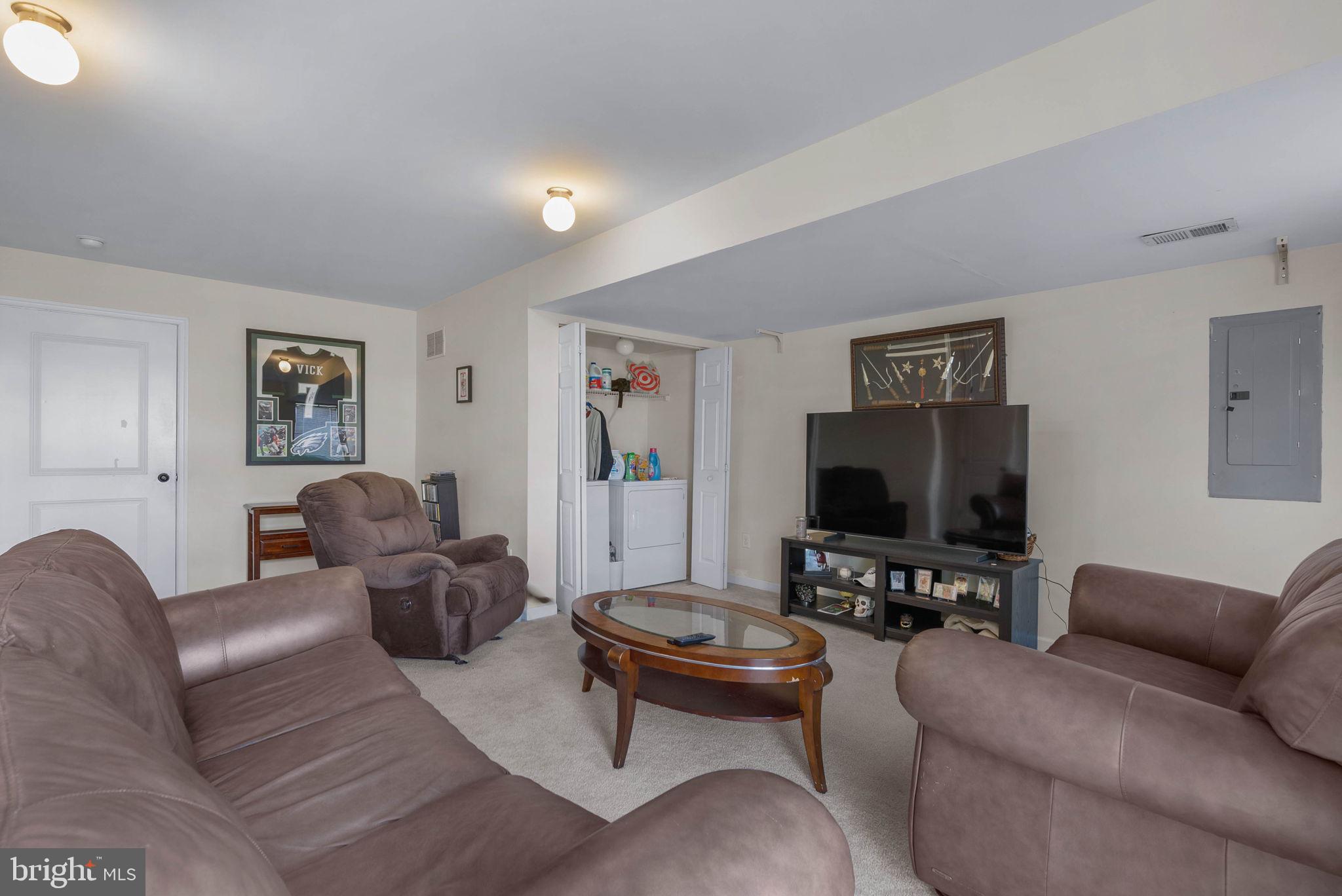 517 BOXWOOD LANE