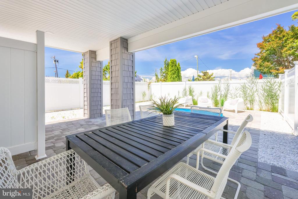 1210 LONG BEACH A