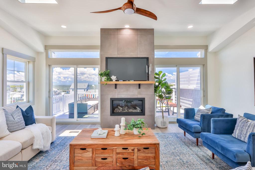 1210 LONG BEACH A