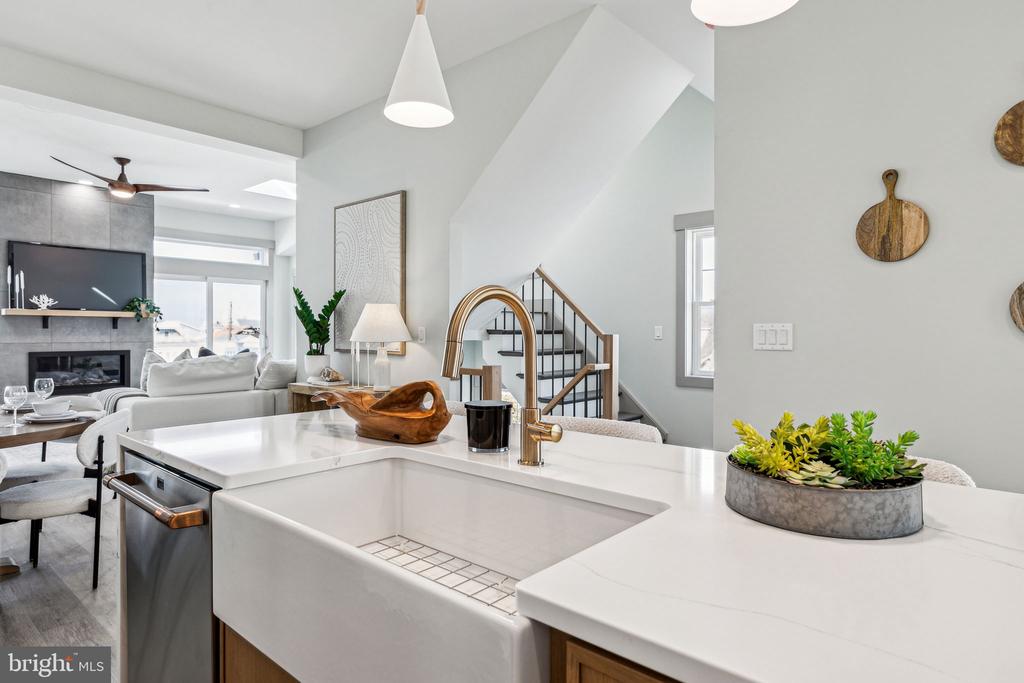 1210 LONG BEACH B