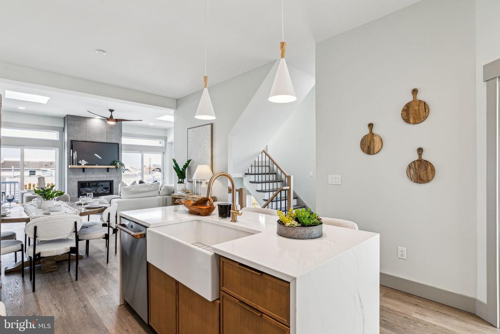 1210 LONG BEACH B