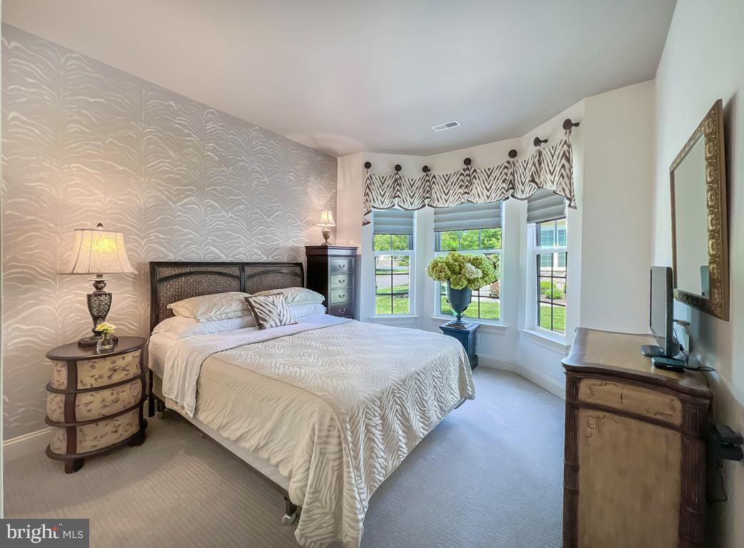 284 WILLOW DRIVE