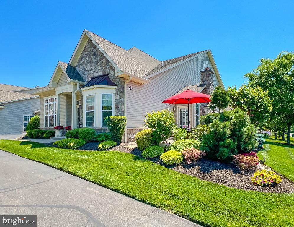 284 WILLOW DRIVE
