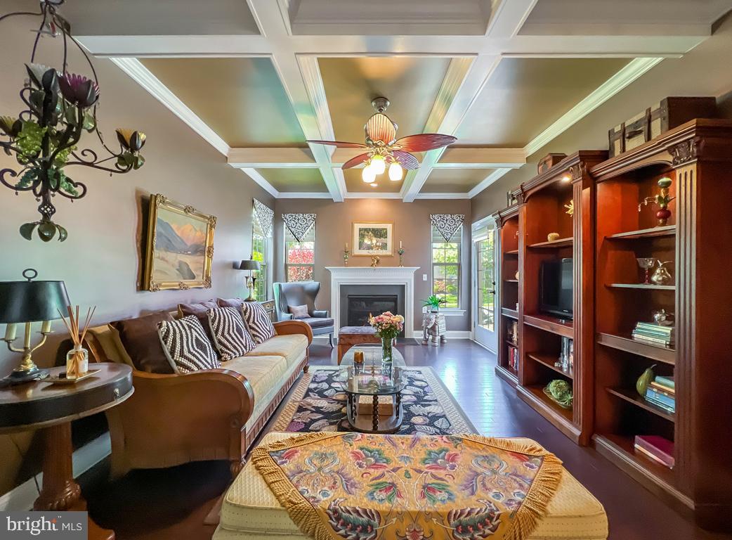 284 WILLOW DRIVE