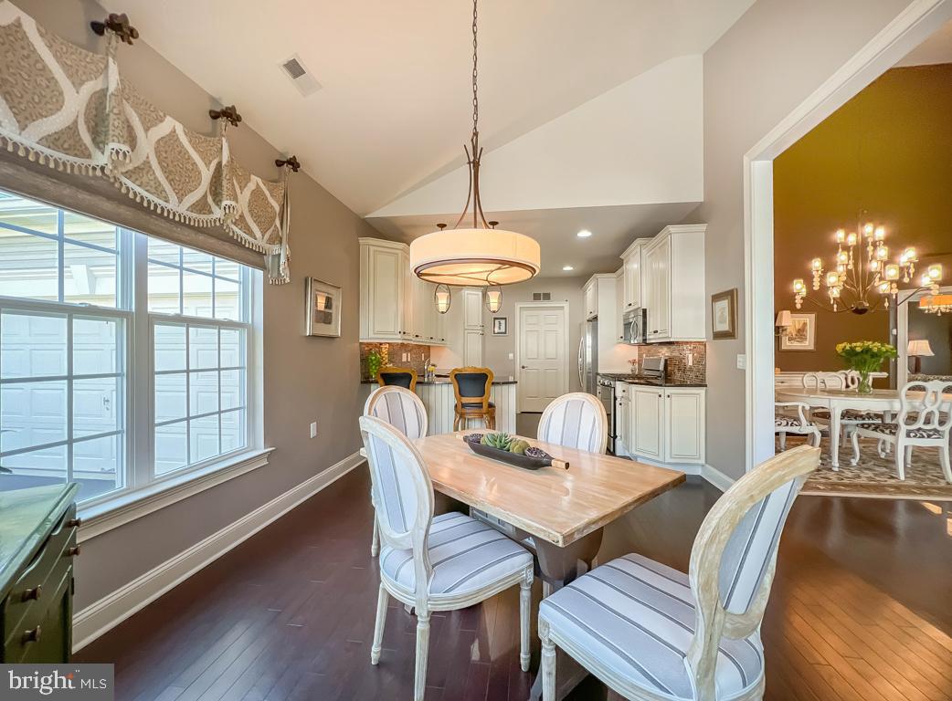 284 WILLOW DRIVE