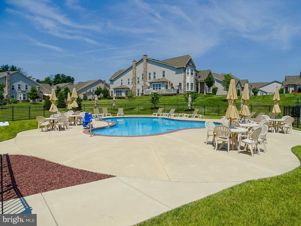 284 WILLOW DRIVE