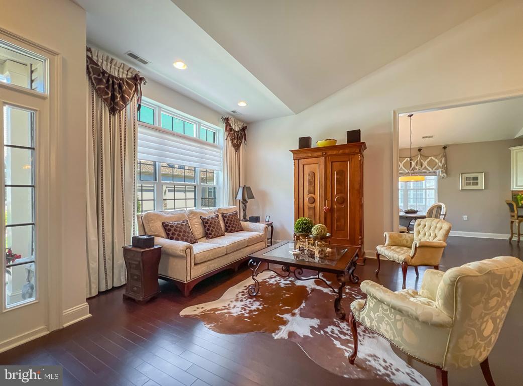 284 WILLOW DRIVE