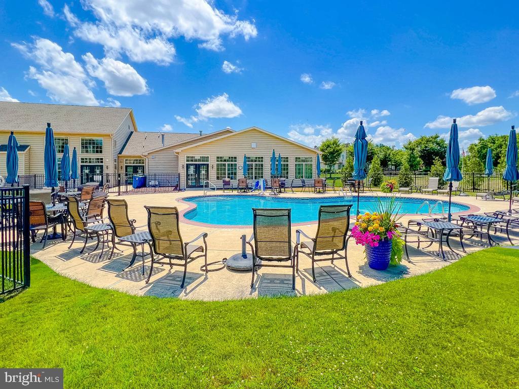 284 WILLOW DRIVE