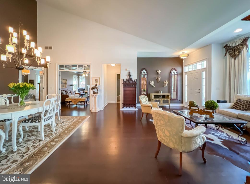 284 WILLOW DRIVE