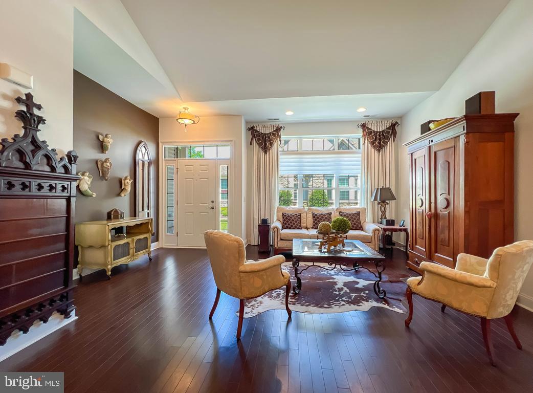 284 WILLOW DRIVE