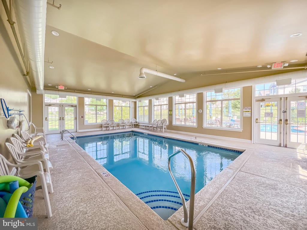 284 WILLOW DRIVE