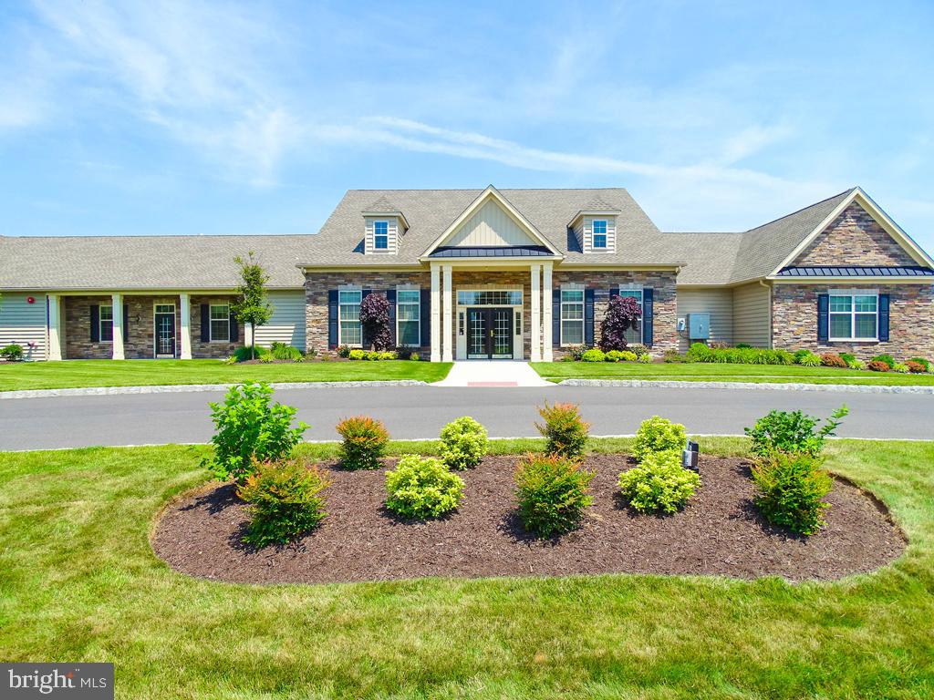 284 WILLOW DRIVE