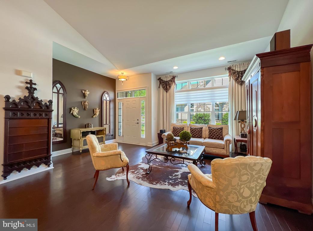 284 WILLOW DRIVE