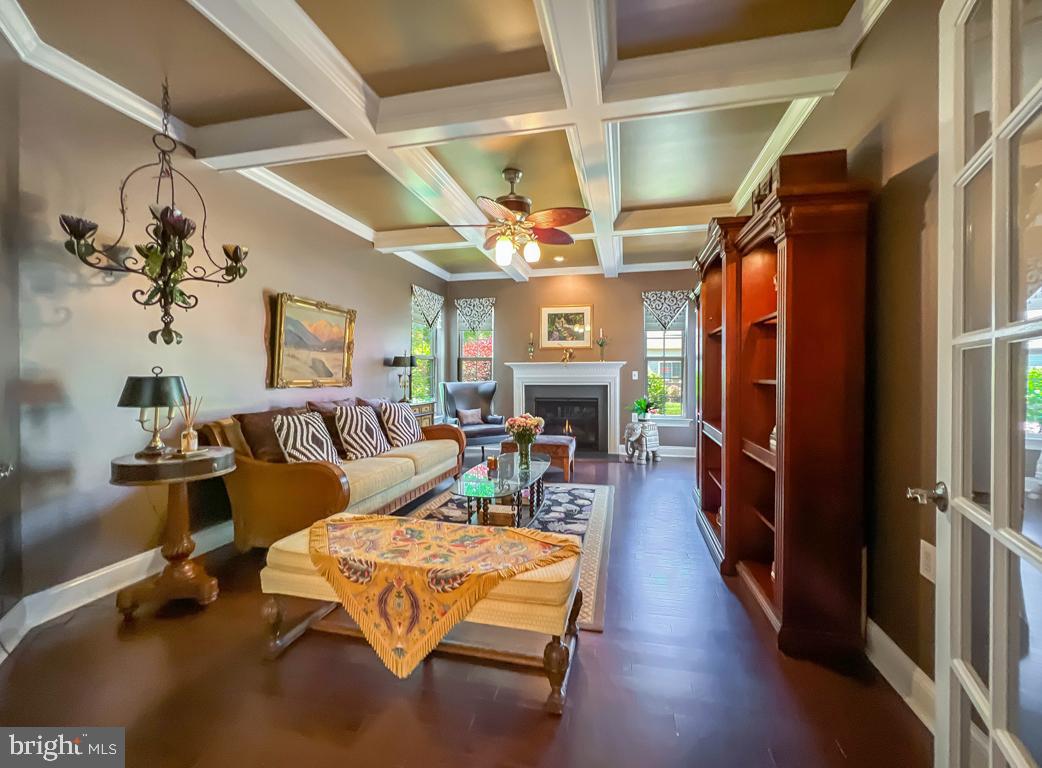 284 WILLOW DRIVE