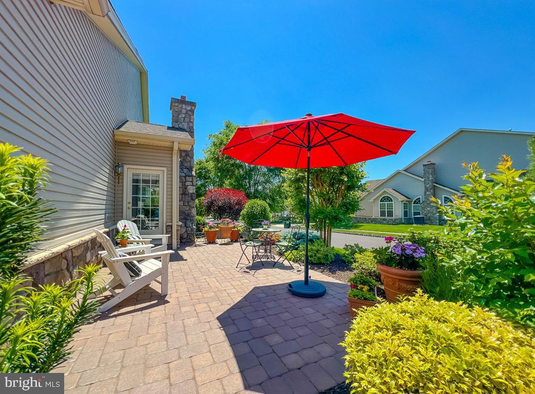 284 WILLOW DRIVE