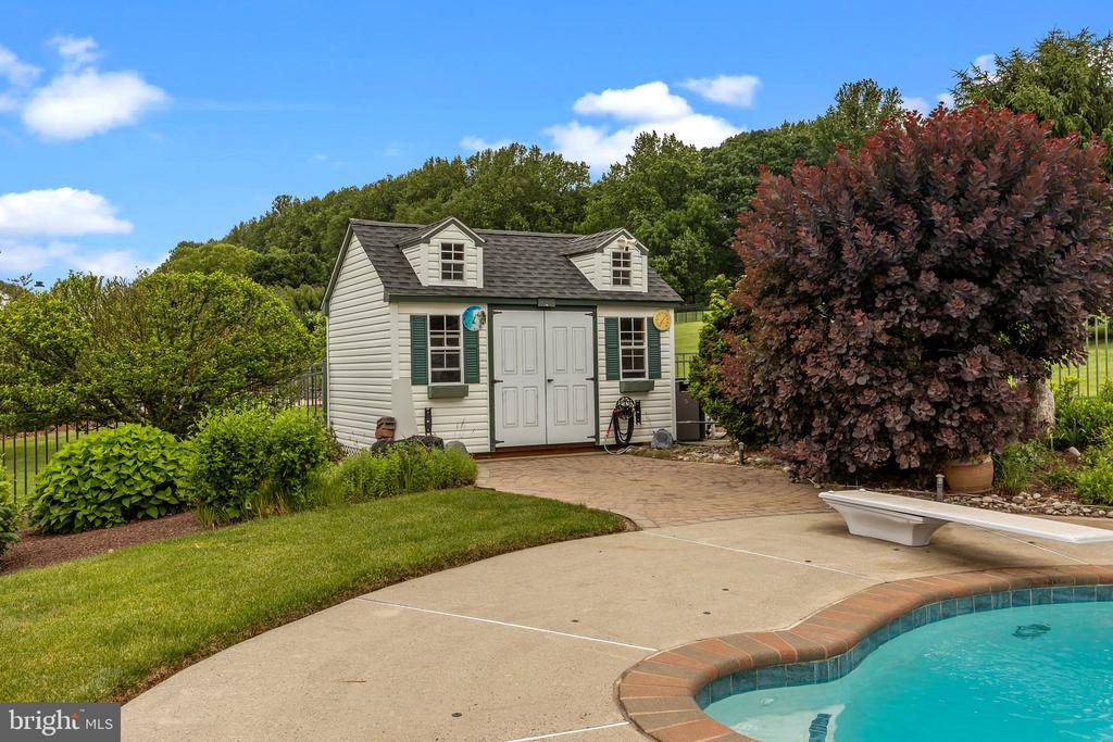 20 CATHLEEN DRIVE