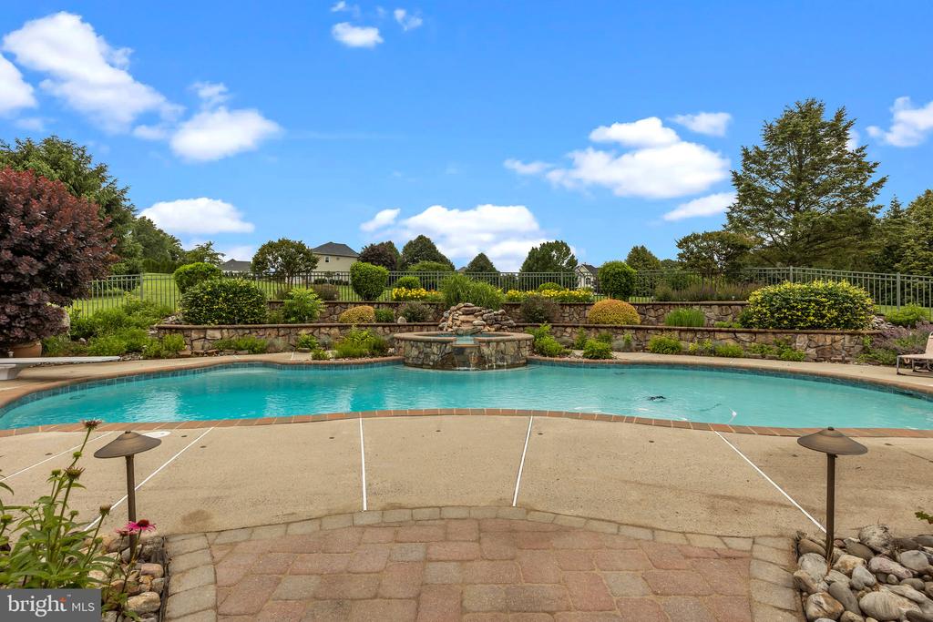 20 CATHLEEN DRIVE