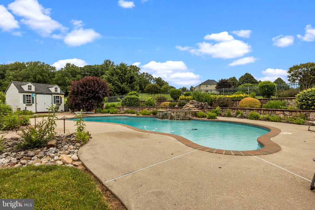 20 CATHLEEN DRIVE