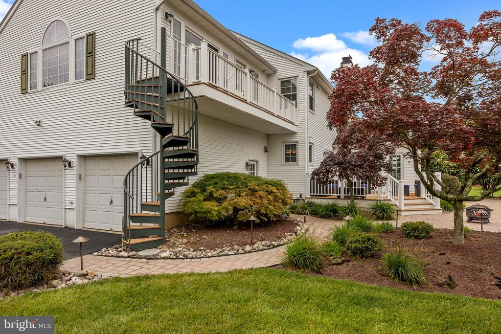20 CATHLEEN DRIVE