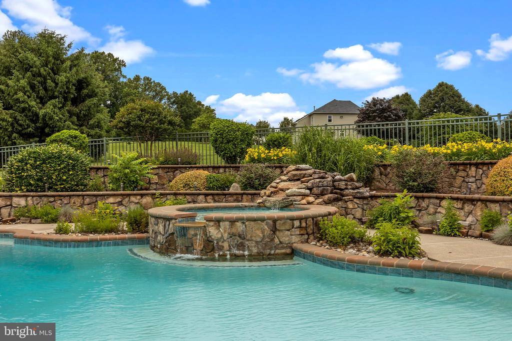 20 CATHLEEN DRIVE