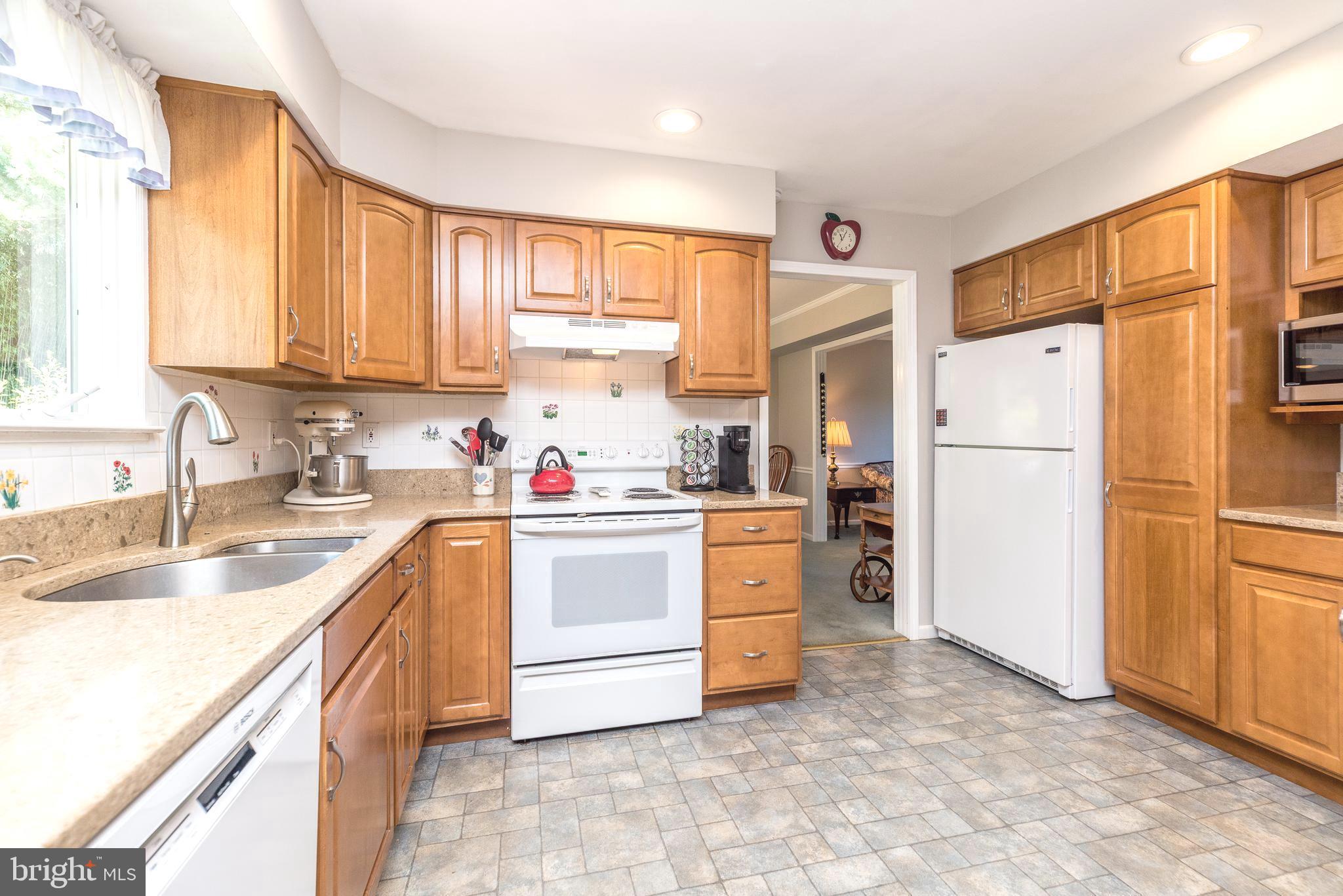 1208 DICKINSON DRIVE