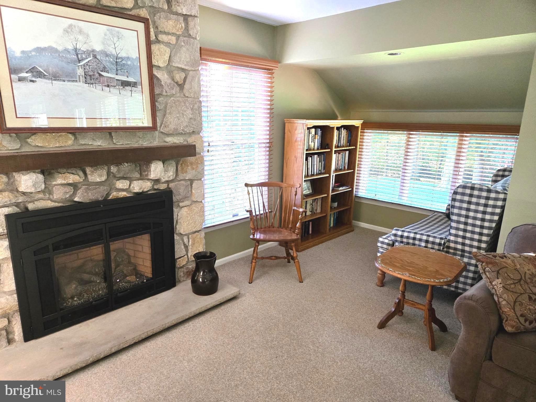 1208 DICKINSON DRIVE