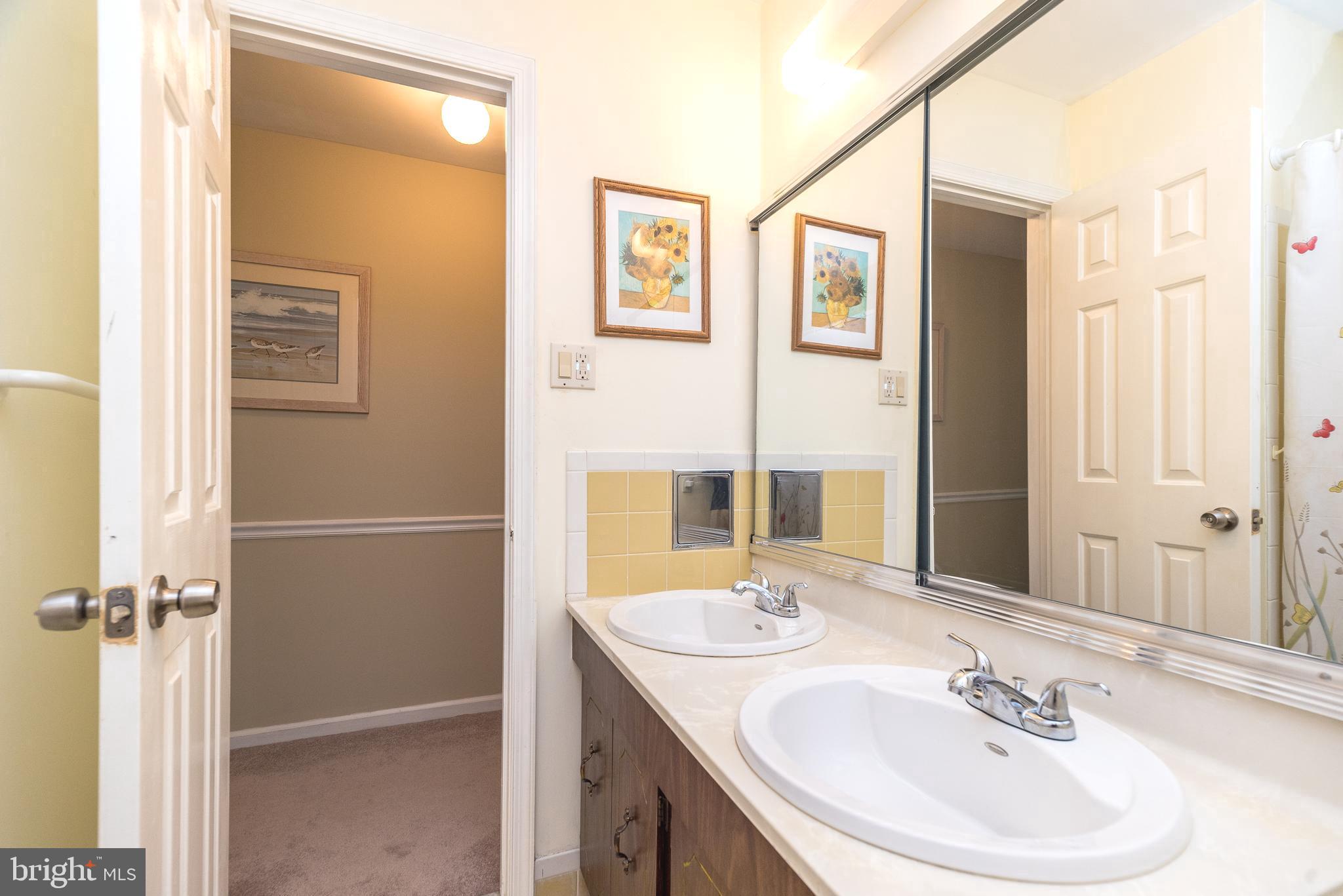 1208 DICKINSON DRIVE