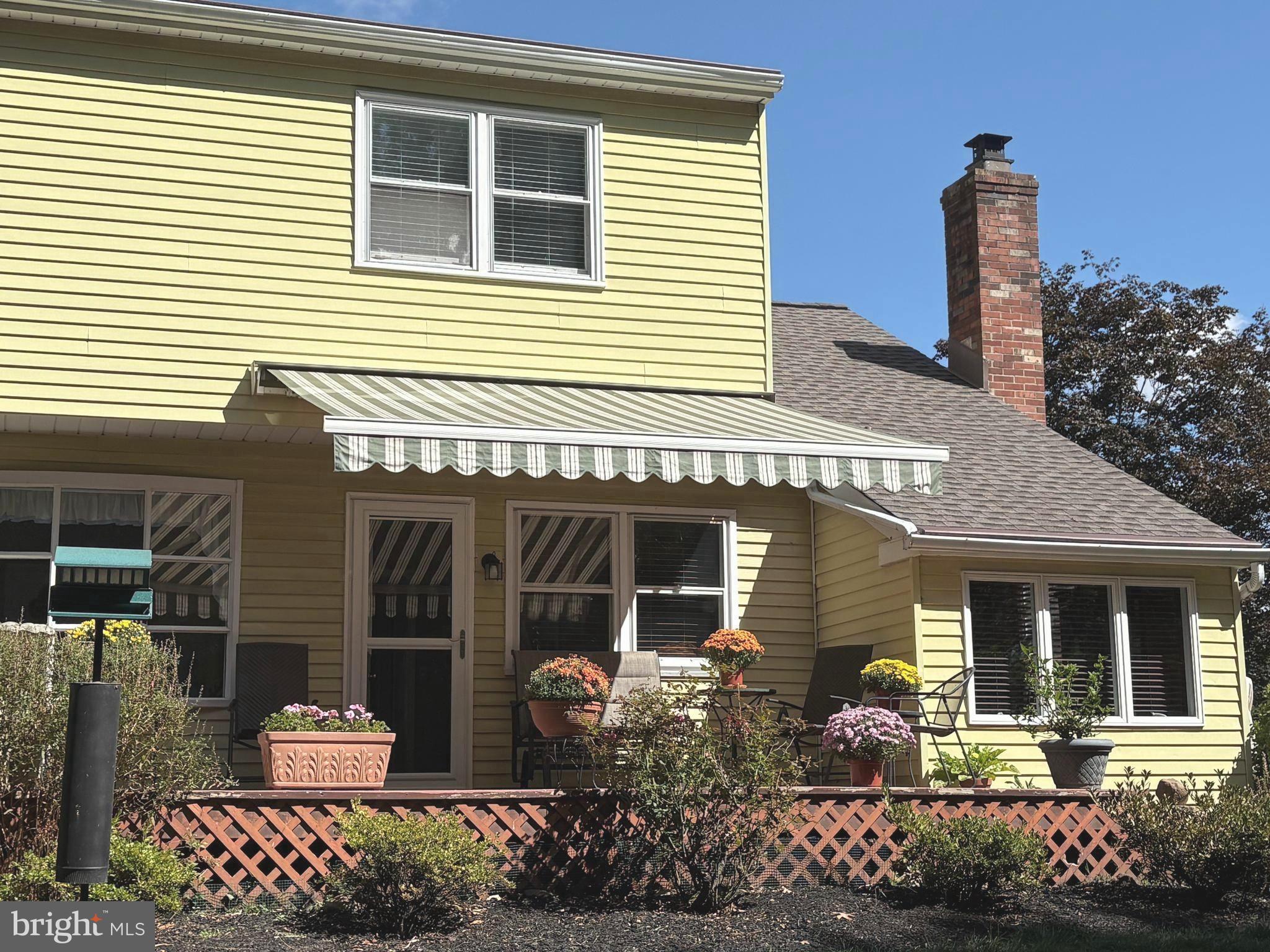 1208 DICKINSON DRIVE