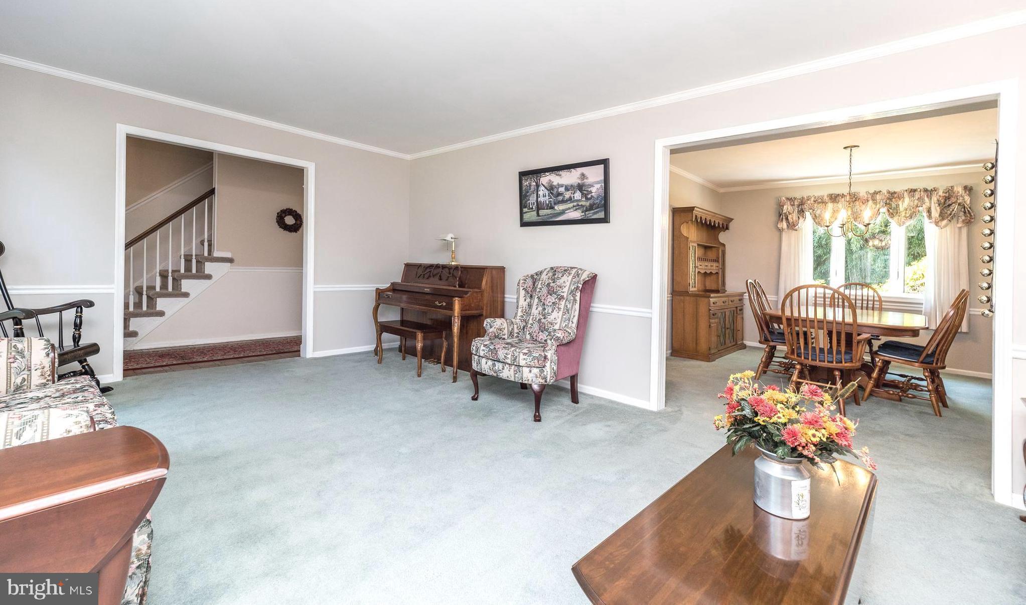 1208 DICKINSON DRIVE