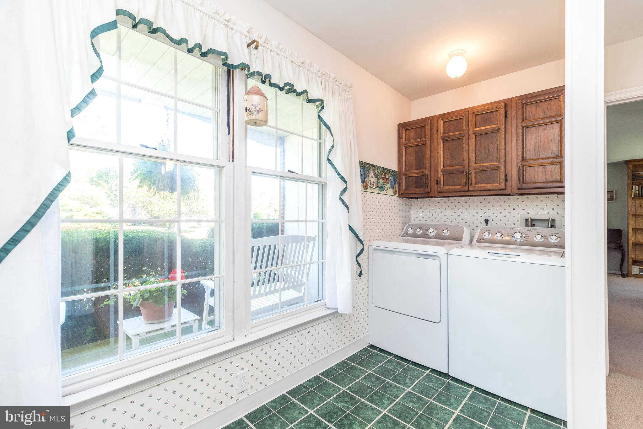 1208 DICKINSON DRIVE