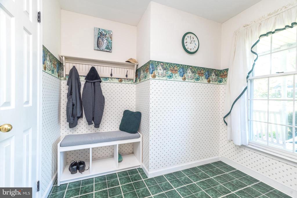 1208 DICKINSON DRIVE