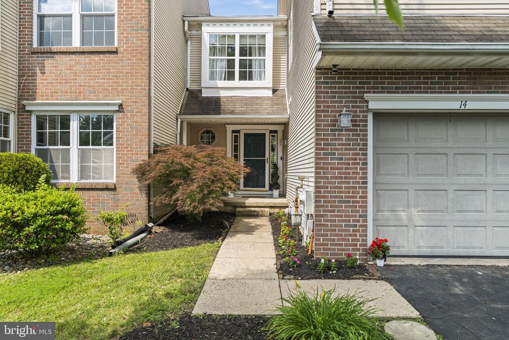 14 SPARROW WALK