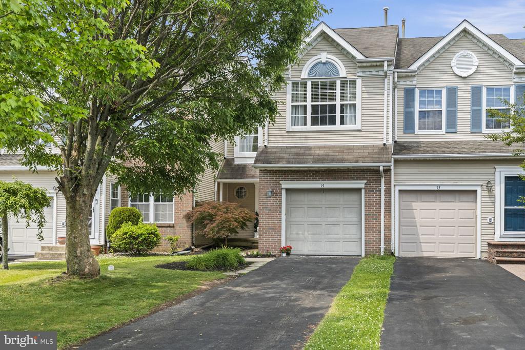 14 SPARROW WALK
