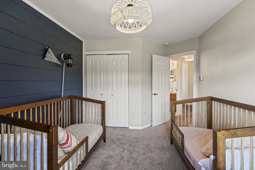 14 SPARROW WALK