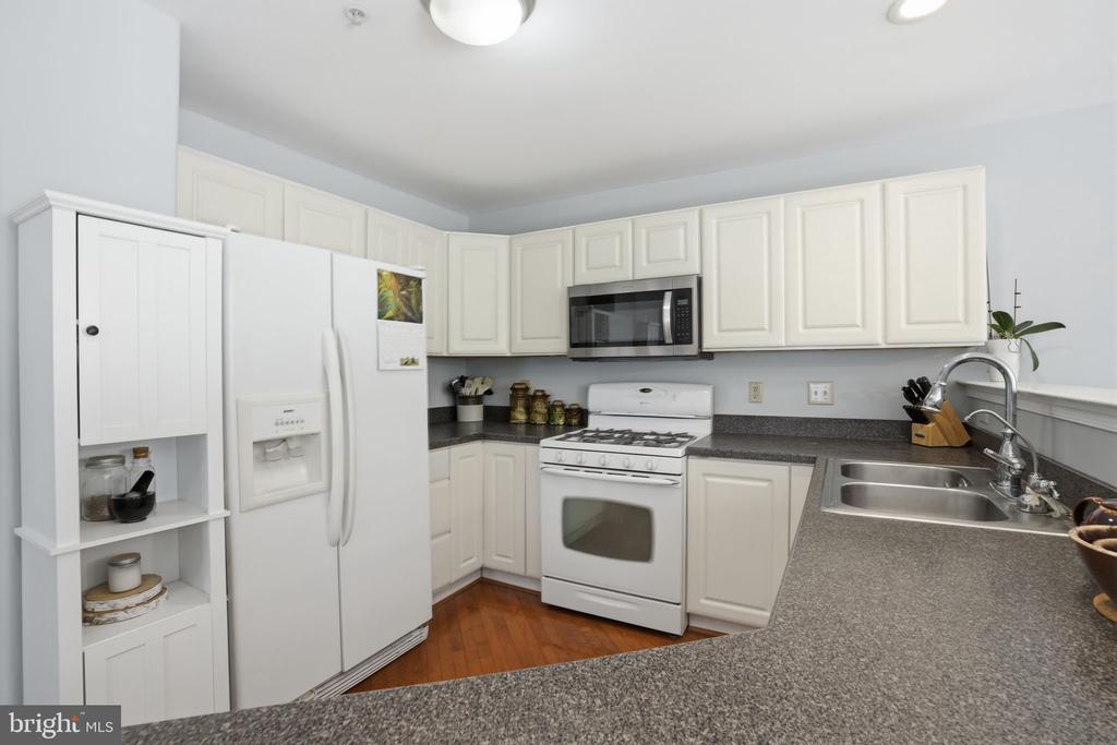 272 HAMPSHIRE DRIVE