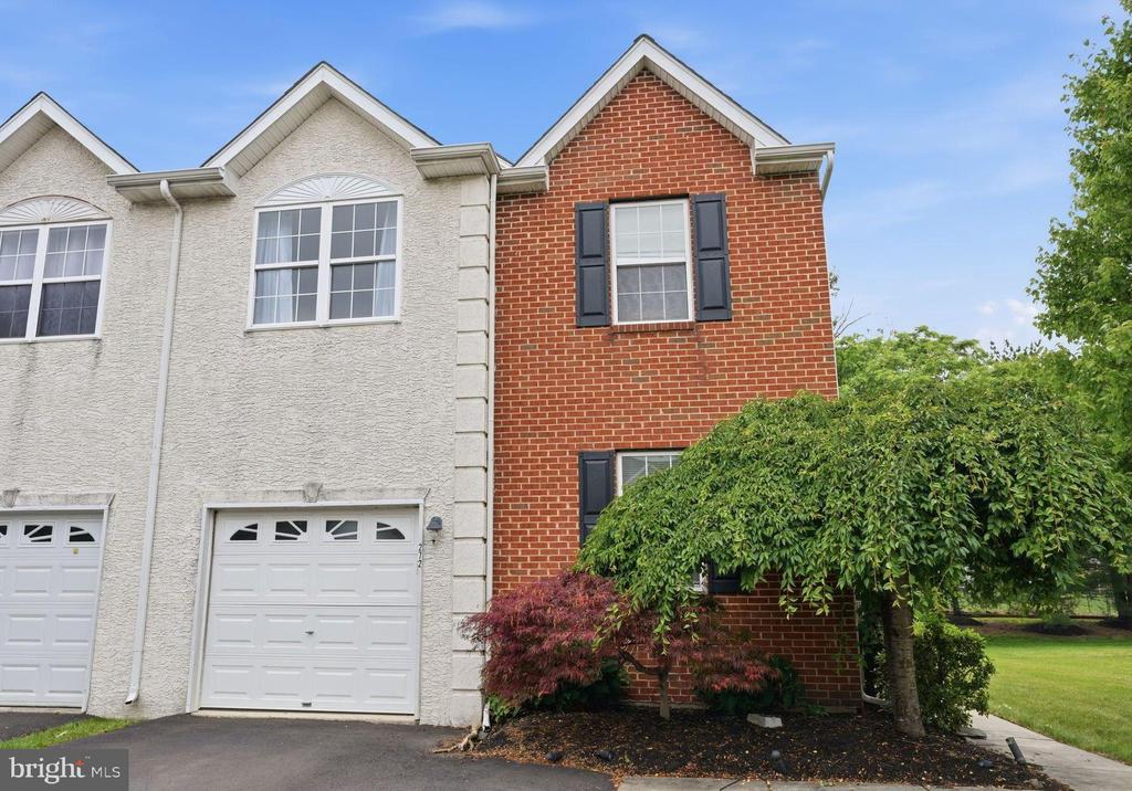 272 HAMPSHIRE DRIVE
