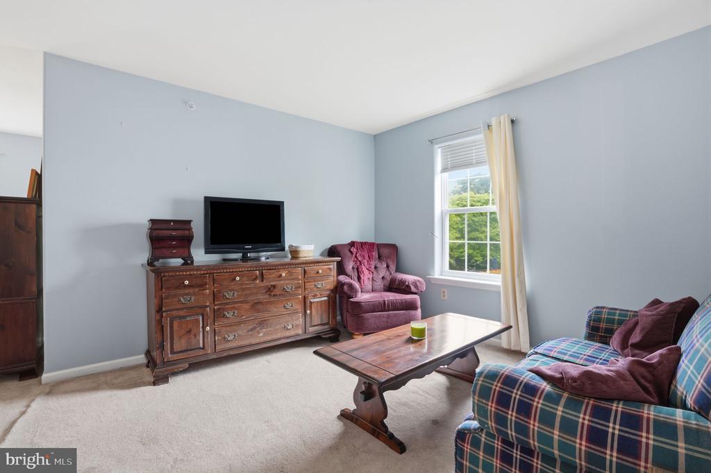 272 HAMPSHIRE DRIVE