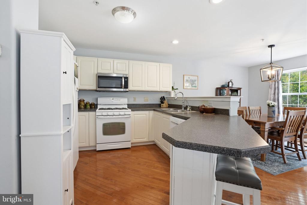 272 HAMPSHIRE DRIVE